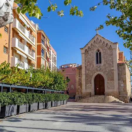 Apartamento Cosy Apartment. 10min Walk To The & Train