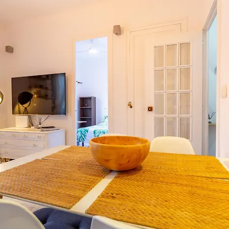 Cosy Apartment. 10min Walk To The & Train Apartamento *