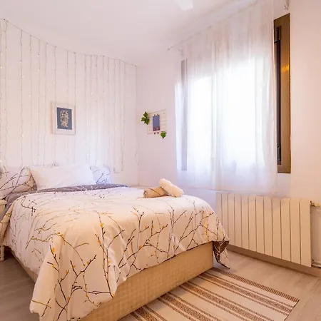 Cosy Apartment. 10min Walk To The & Train * Tarragona