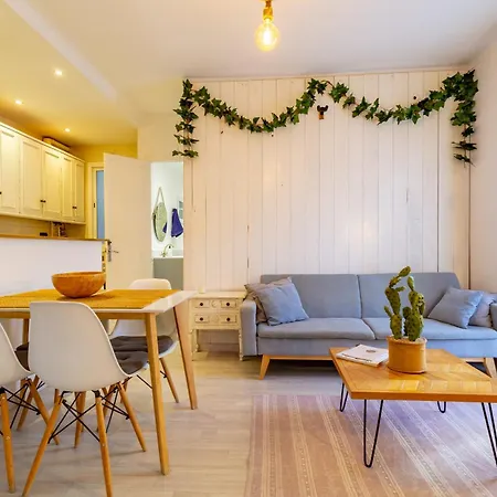 Cosy Apartment. 10min Walk To The & Train Appartement *