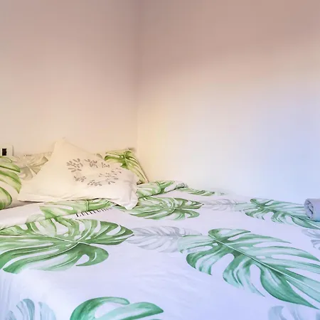 Cosy Apartment. 10min Walk To The & Train Appartement