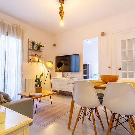 Apartment Cosy Apartment. 10min Walk To The & Train *